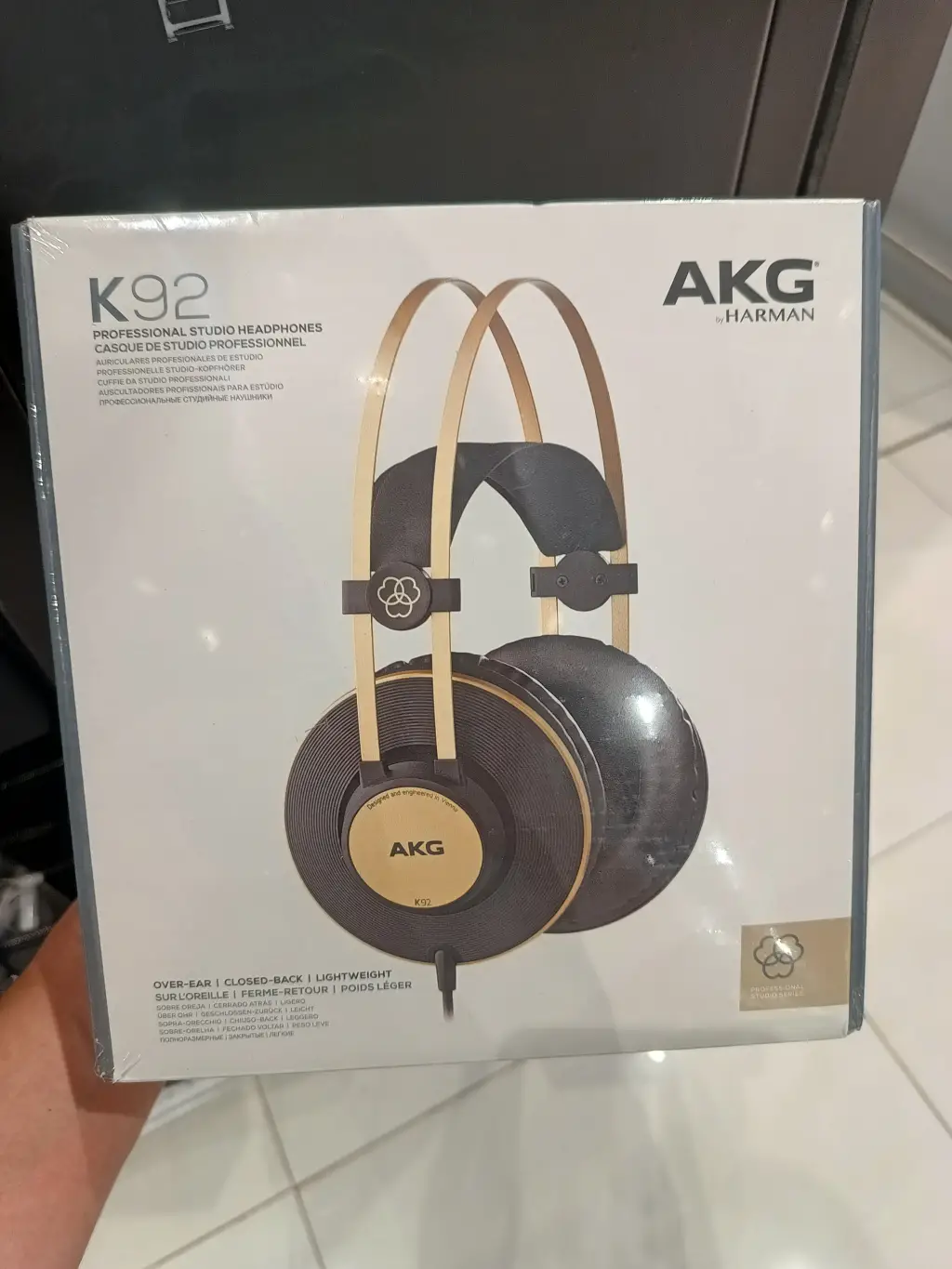 Auriculares Profesionales de Estudio AKG K92 cerrados vincha ajustable