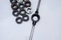 Extractor de tuercas de amortiguadores (tipo mangueta) con juego de puntas